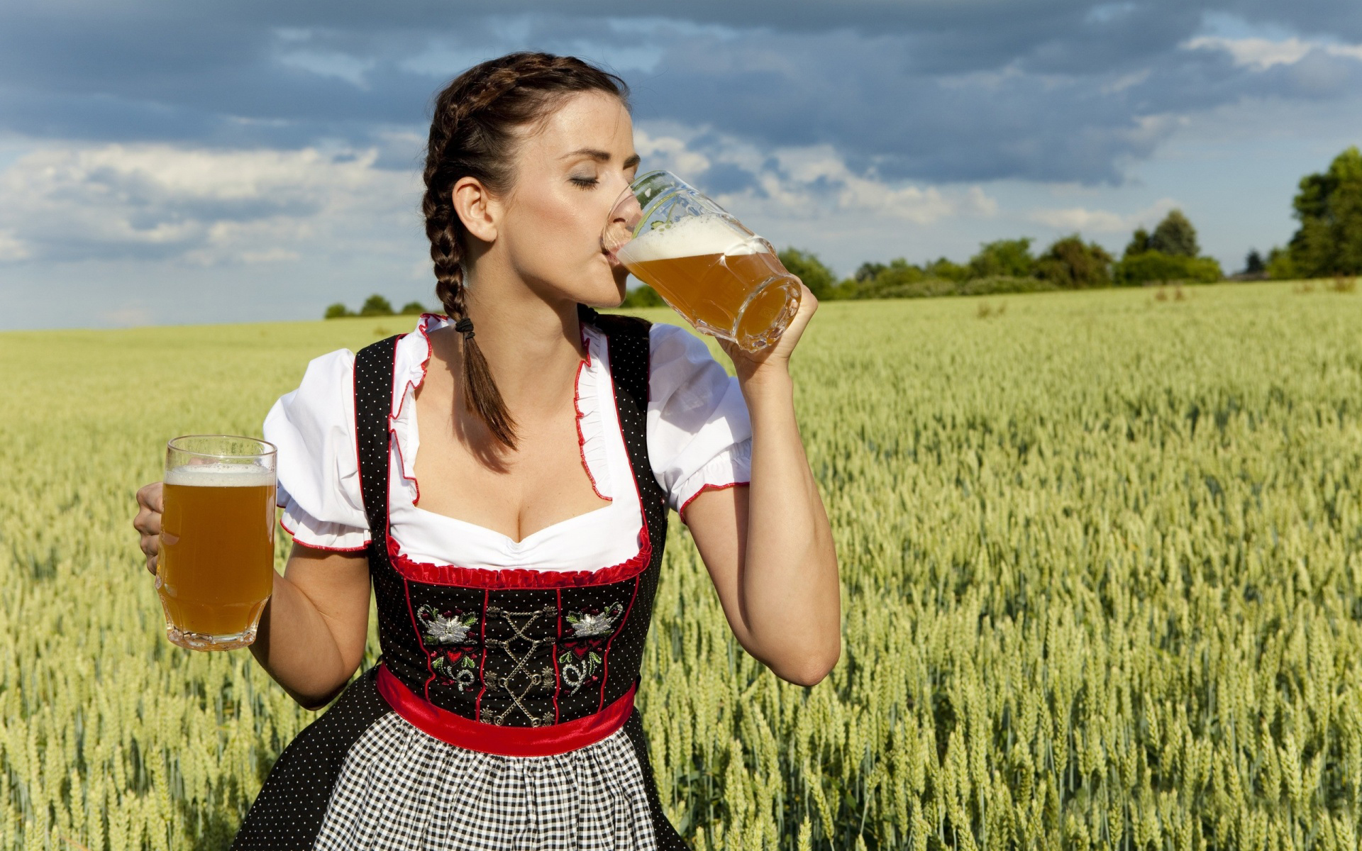 La birra si fa rosa: le donne la preferiscono al vino! La birra si fa rosa: le donne la preferiscono al vino!