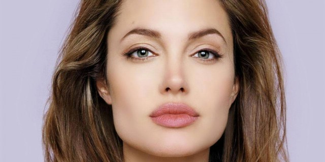 Angelina Jolie: la storia della donna più influente del mondo Angelina Jolie: la storia della donna più influente del mondo