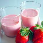 Bavarese alle Fragole: uno squisito dessert al cucchiaio realizzato con fragole fresche e panna