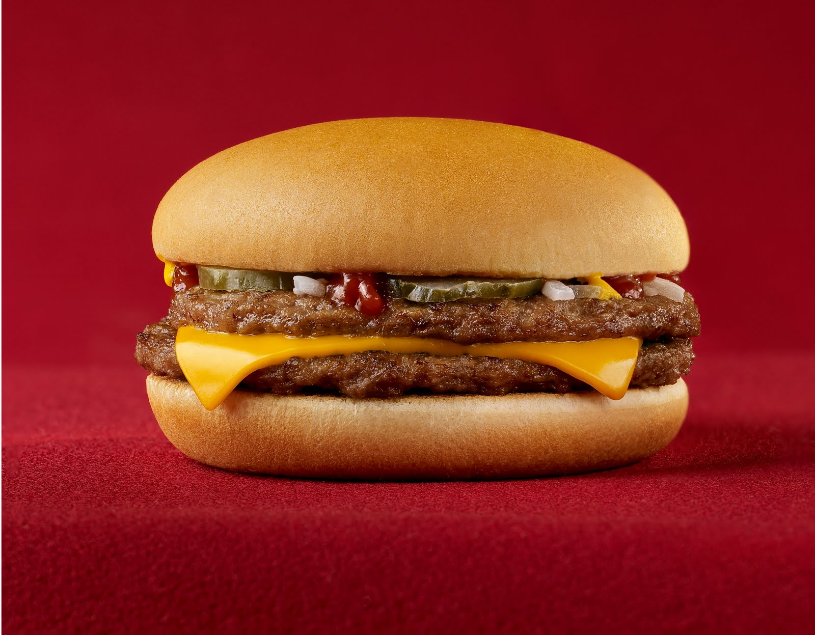 Vetro, preservativi e plastica nel cibo: aumentano gli episodi a McDonald's Vetro, preservativi e plastica nel cibo: aumentano gli episodi a McDonald's