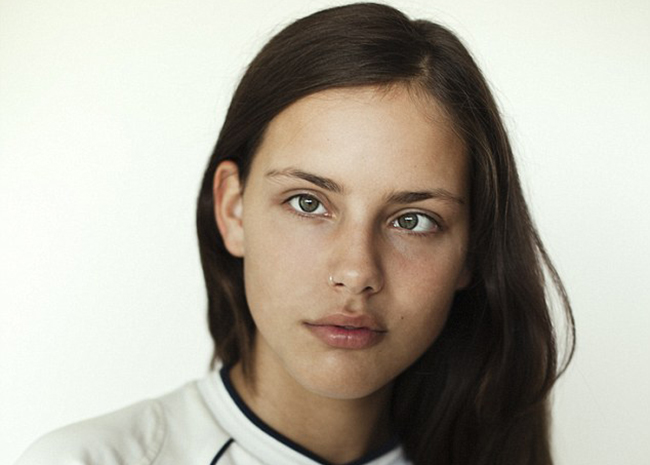 brunette-moffy-la-prima-modella-strabica-rdd