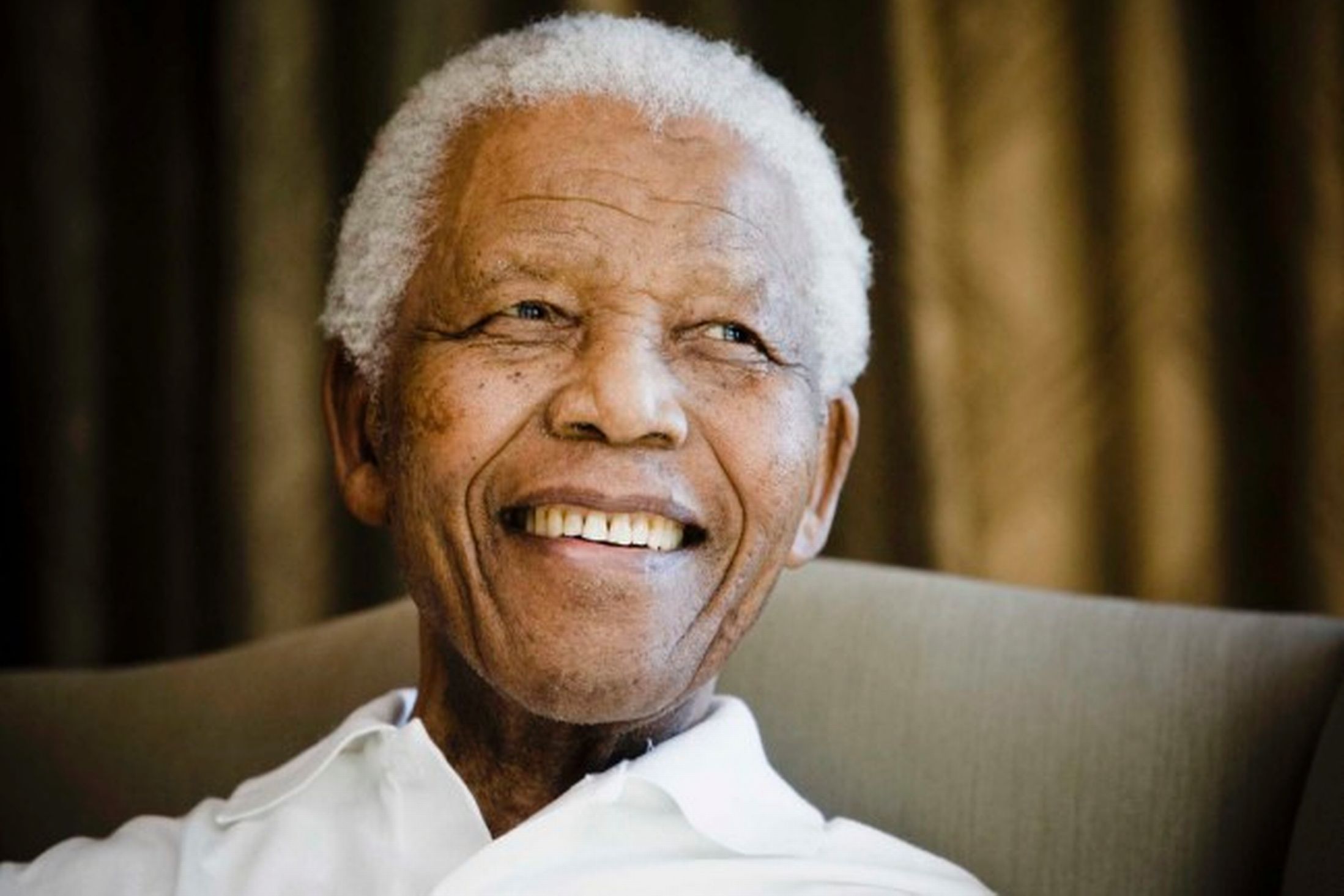 È morto Nelson Mandela È morto Nelson Mandela