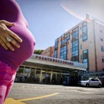 Medici obiettori: costretta ad abortire da sola nei bagni dell'ASL. Shock a Roma