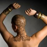 Tatuaggi all'Hennè Per Sentirsi Bellissime Durante La Chemioterapia