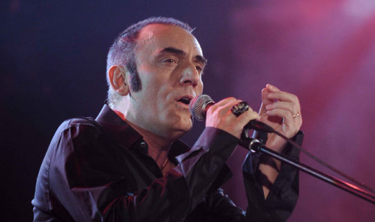 Infarto durante il Concerto, muore il cantante Mango Infarto durante il Concerto, muore il cantante Mango