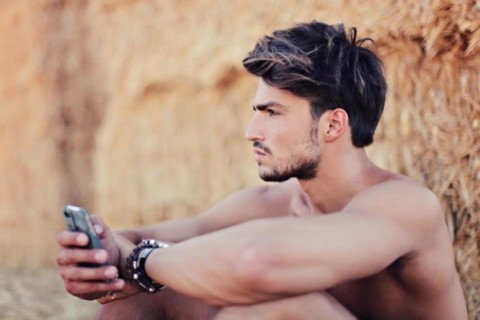 Uomini che Postano Selfie Sono Probabili Psicopatici: Lo Studio Uomini che Postano Selfie Sono Probabili Psicopatici: Lo Studio