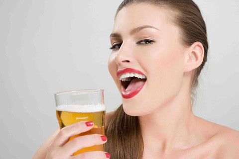 La Birra Non Fa Ingrassare e La Scelgono 6 Donne su 10 La Birra Non Fa Ingrassare e La Scelgono 6 Donne su 10