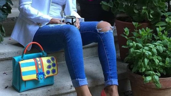 Finisce in Ospedale Dopo Aver Indossato un Paio di Jeans Skinny Finisce in Ospedale Dopo Aver Indossato un Paio di Jeans Skinny