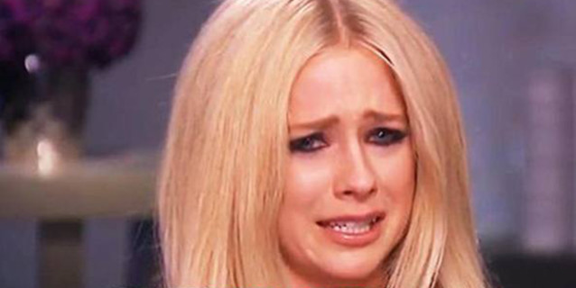 Avril Lavigne in Lacrime: "Ho Rischiato di Morire per una Zecca" Avril Lavigne in Lacrime: "Ho Rischiato di Morire per una Zecca"
