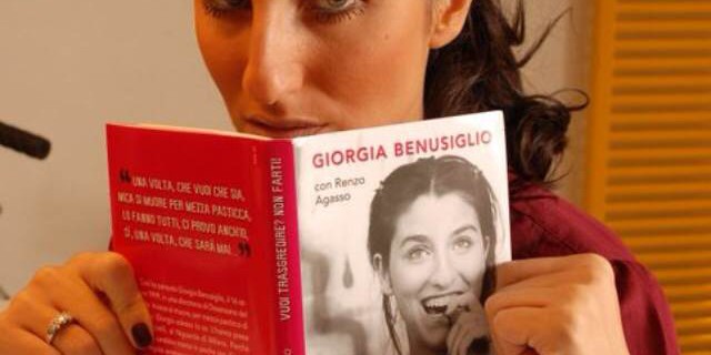 Giorgia Benusiglio col suo libro "Vuoi Trasgredire? Non farti!"