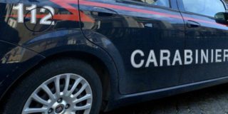 uomo ruba dolce per la figlia i carabinieri glielo regalano
