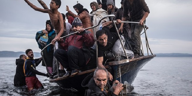 Fonte: Arrivo di migranti a Lesbo. Sergey Ponomarev