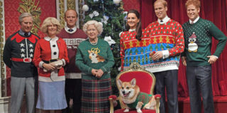 La famiglia reale posa con terribili maglioni di Natale... Ma un motivo c'è