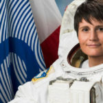 Gli insulti stupidi ad AstroSamantha per il nome della figlia (e forse è pure una bufala) Gli insulti stupidi ad AstroSamantha per il nome della figlia (e forse è pure una bufala)