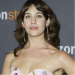 Lola Kirke, la risposta dell'attrice agli insulti per quei peli sotto le ascelle sul red carpet Lola Kirke, la risposta dell'attrice agli insulti per quei peli sotto le ascelle sul red carpet
