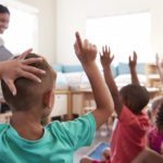 Senza materie e con gli smartphone: la rivoluzione della scuola ha inizio