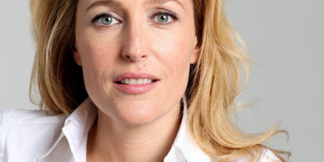 Gillian Anderson, la ribelle: "Ho amato donne, punk tossici... Oggi amo la libertà" Gillian Anderson, la ribelle: "Ho amato donne, punk tossici... Oggi amo la libertà"