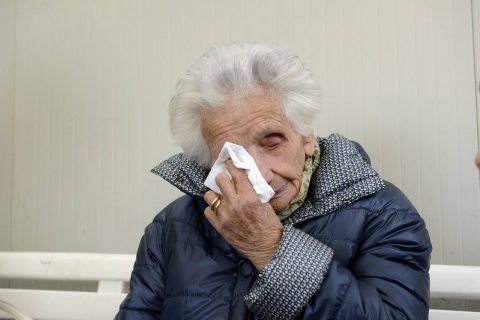 "Muori, vecchia di m...": gli insulti choc a Peppina, la nonna terremotata e sfrattata "Muori, vecchia di m...": gli insulti choc a Peppina, la nonna terremotata e sfrattata