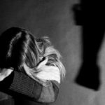 Picchiano la donna che li ha traditi: pene lievi in nome dell'"onore" e della Bibbia