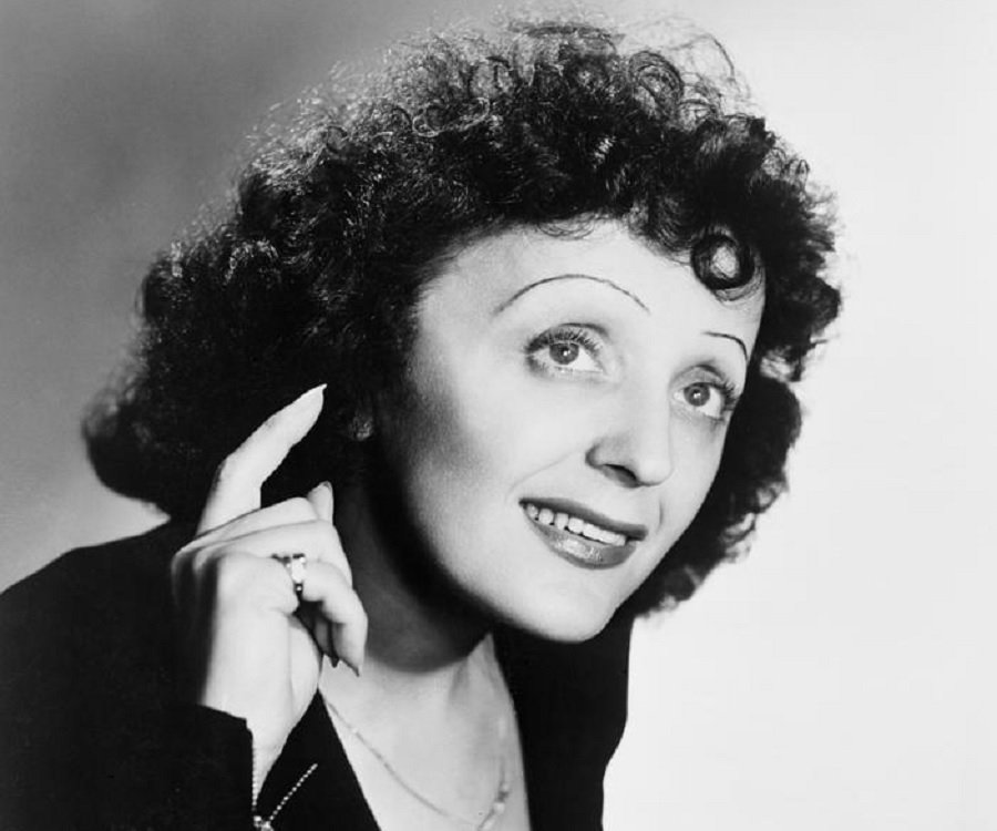 L'infanzia nel bordello, lo stupro e la vera storia di Édith Piaf e dell'amore che "uccise"