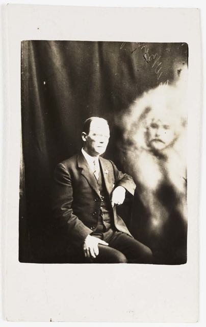 11 fotografie storiche con strane presenze inquietanti