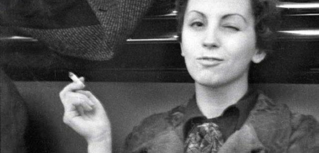 L'ultima foto e le parole sul letto di morte di Gerda Taro, "la ragazza con la leica" L'ultima foto e le parole sul letto di morte di Gerda Taro, "la ragazza con la leica"