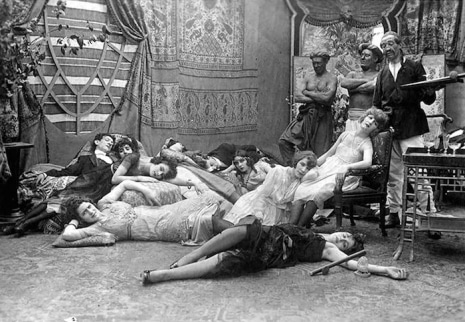 Quando l'oppio si fumava per "piacere": la dipendenza dalla droga nell'800 in 21 scatti