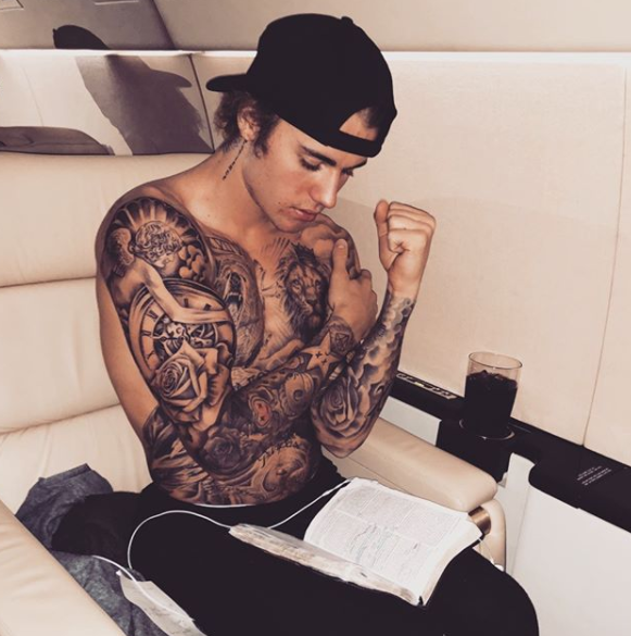 Justin Bieber: eccessi e redenzioni tra malattia di Lyme e lettura della Bibbia