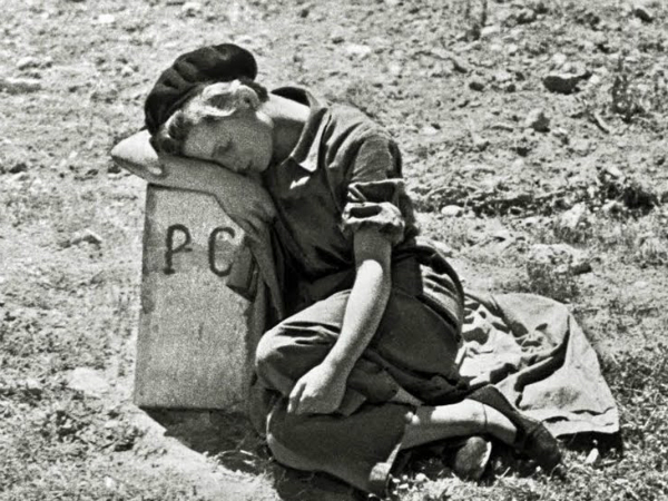 L'ultima foto e le parole sul letto di morte di Gerda Taro, "la ragazza con la leica"
