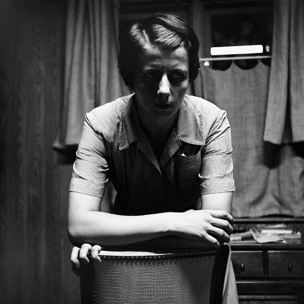Vivian Maier, l'esistenza segreta della "bambinaia zitella" che fotografava la vita