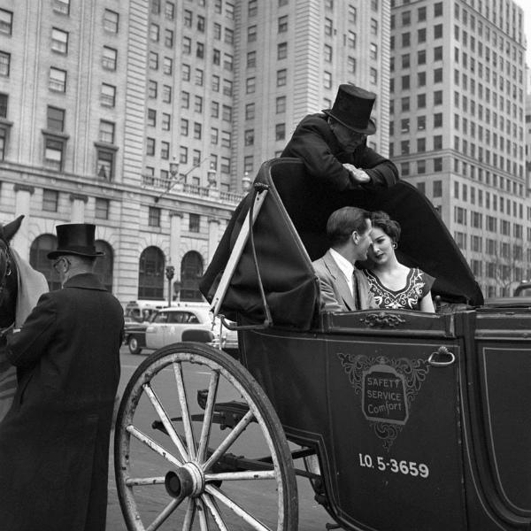 Vivian Maier, l'esistenza segreta della "bambinaia zitella" che fotografava la vita