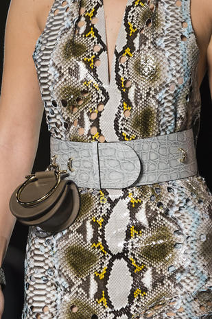 Il ritorno del marsupio: la borsa del 2018 è la fanny pack o belt bag