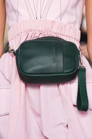 Il ritorno del marsupio: la borsa del 2018 è la fanny pack o belt bag