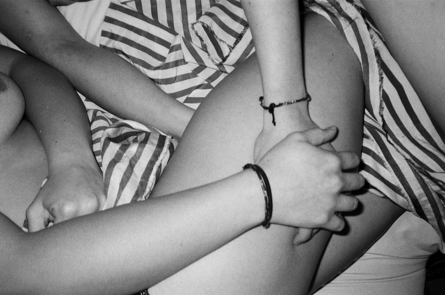 Lovers, la fusione intima dei corpi degli amanti in 11 immagini