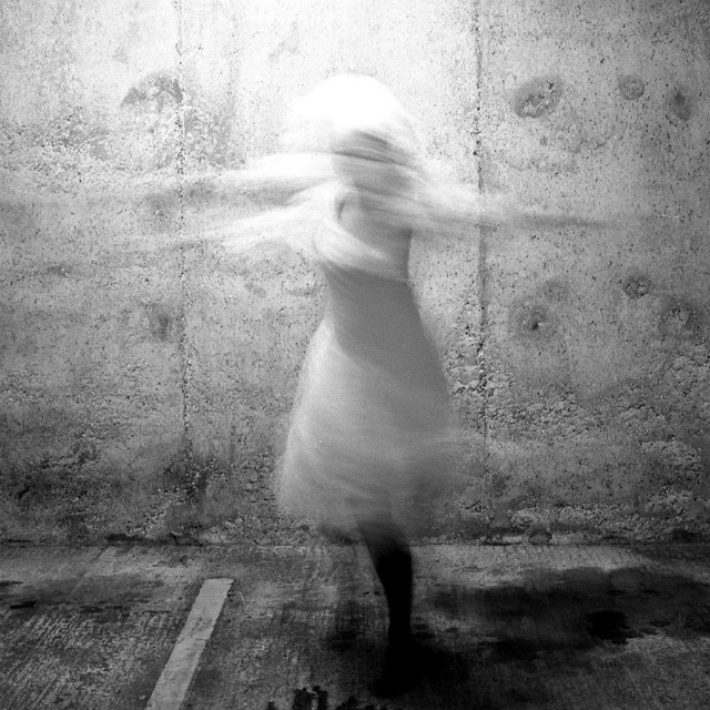 I ritratti disperati di Francesca Woodman, che si suicidò a 22 anni