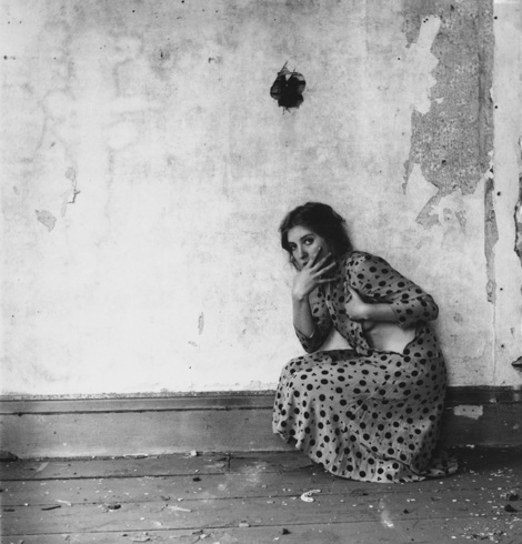 I ritratti disperati di Francesca Woodman, che si suicidò a 22 anni