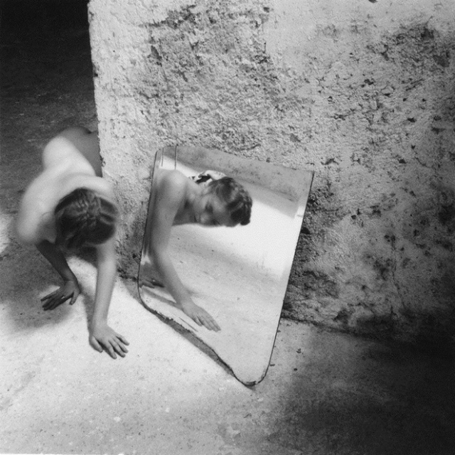 I ritratti disperati di Francesca Woodman, che si suicidò a 22 anni