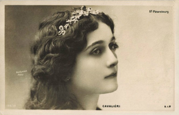 Lina Cavalieri, la "donna più bella del mondo" che diede "il bacio più bello"