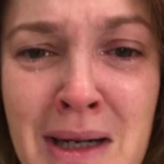 Perché Drew Barrymore ha postato una foto di lei che piange