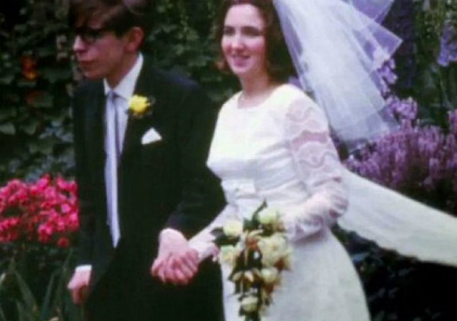 Perché Jane Wilde non fu "solo" la moglie di Stephen Hawking e a lei dobbiamo tutto