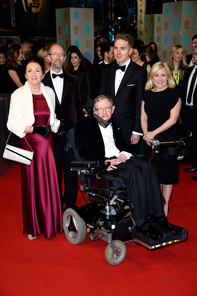 Perché Jane Wilde non fu "solo" la moglie di Stephen Hawking e a lei dobbiamo tutto