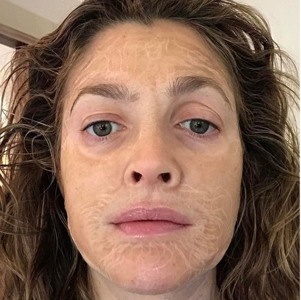 Ode all'imperfezione: il potente messaggio di Drew Barrymore alle neomamme