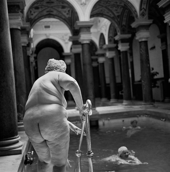 Cosa dicono i corpi delle persone ai bagni e alle terme