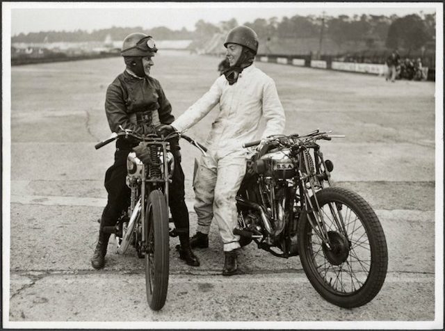 Theresa Wallach e le donne che non posano accanto alle moto, ma le guidano