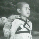 Joe O'Donnell e il bambino di Nagasaki con il fratellino morto sullo spalle