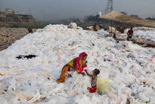 Il pianeta di plastica: come stiamo uccidendo la nostra terra