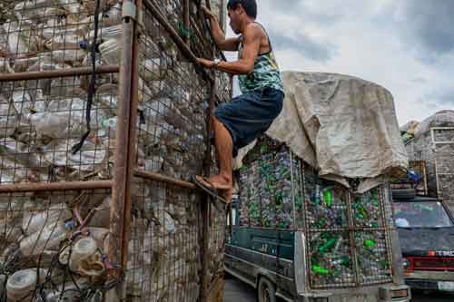 Il pianeta di plastica: come stiamo uccidendo la nostra terra
