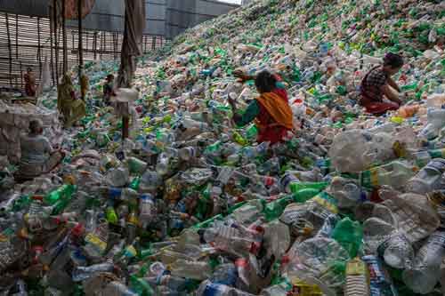 Il pianeta di plastica: come stiamo uccidendo la nostra terra