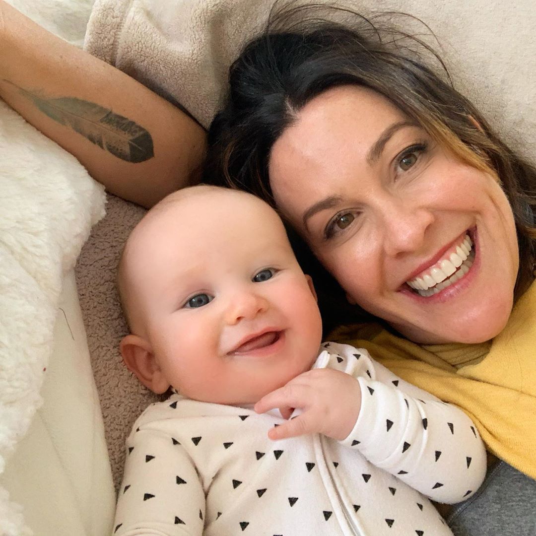 Alanis Morissette, risollevarsi dalla violenza sessuale e dalla dipendenza d'amore