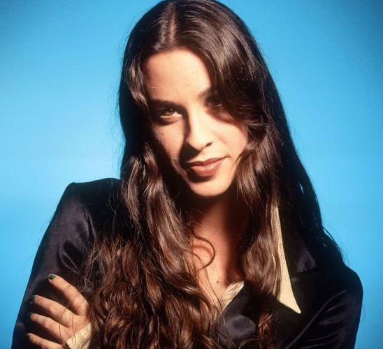 Alanis Morissette, risollevarsi dalla violenza sessuale e dalla dipendenza d'amore